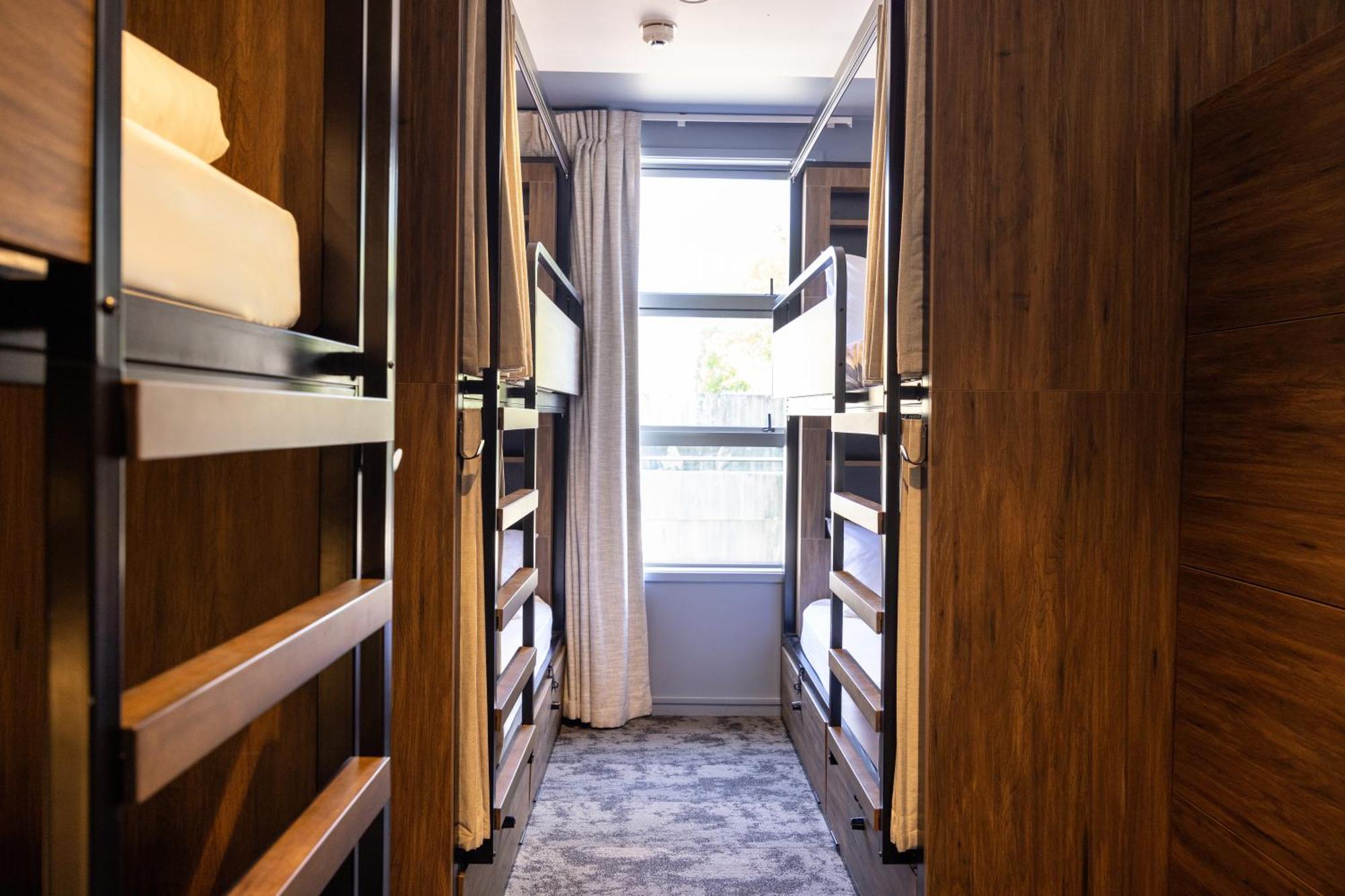 بيت شباب واي إتش إيه روتوروا المظهر الخارجي الصورة A typical dormitory room at a hostel