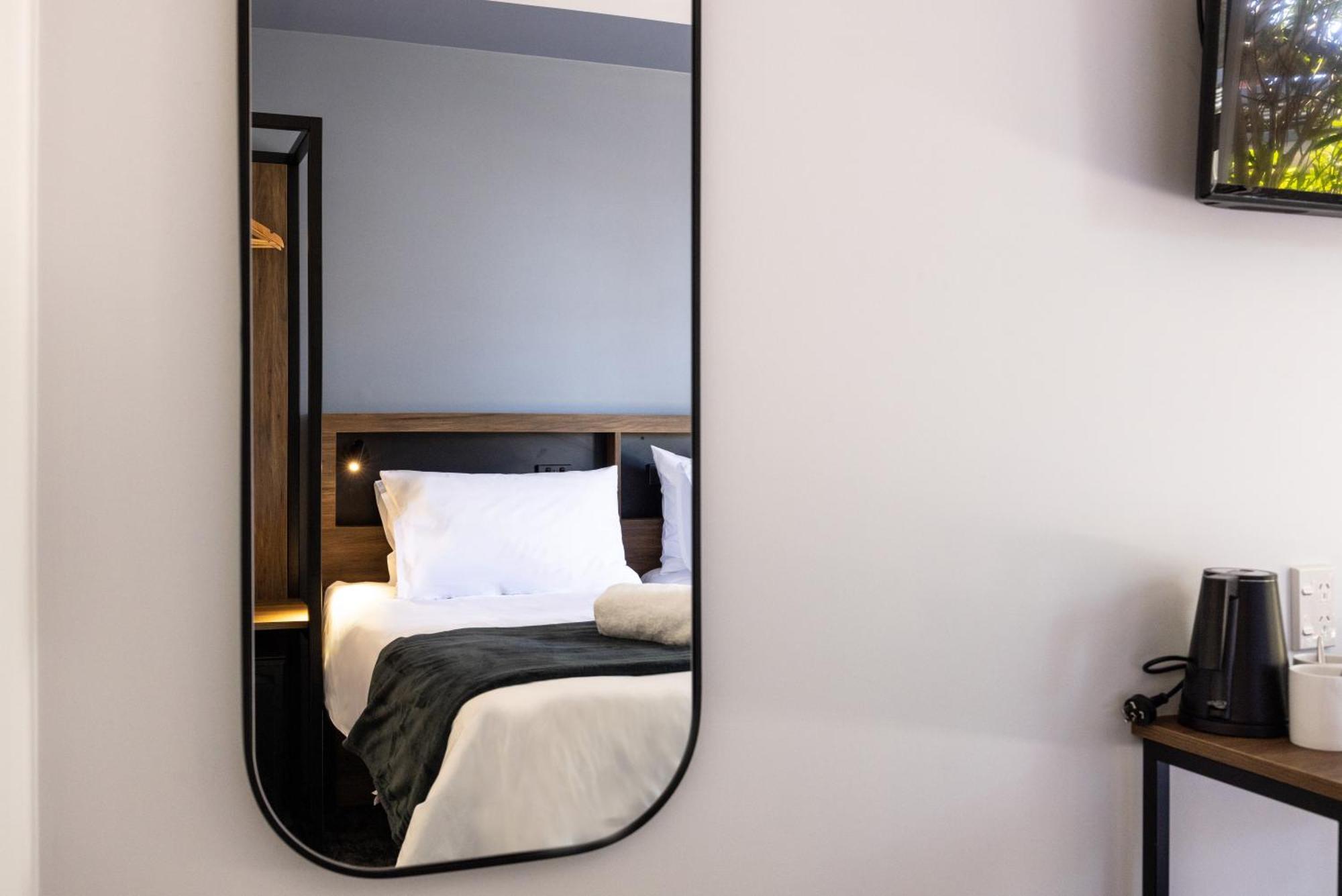 بيت شباب واي إتش إيه روتوروا المظهر الخارجي الصورة A mirror