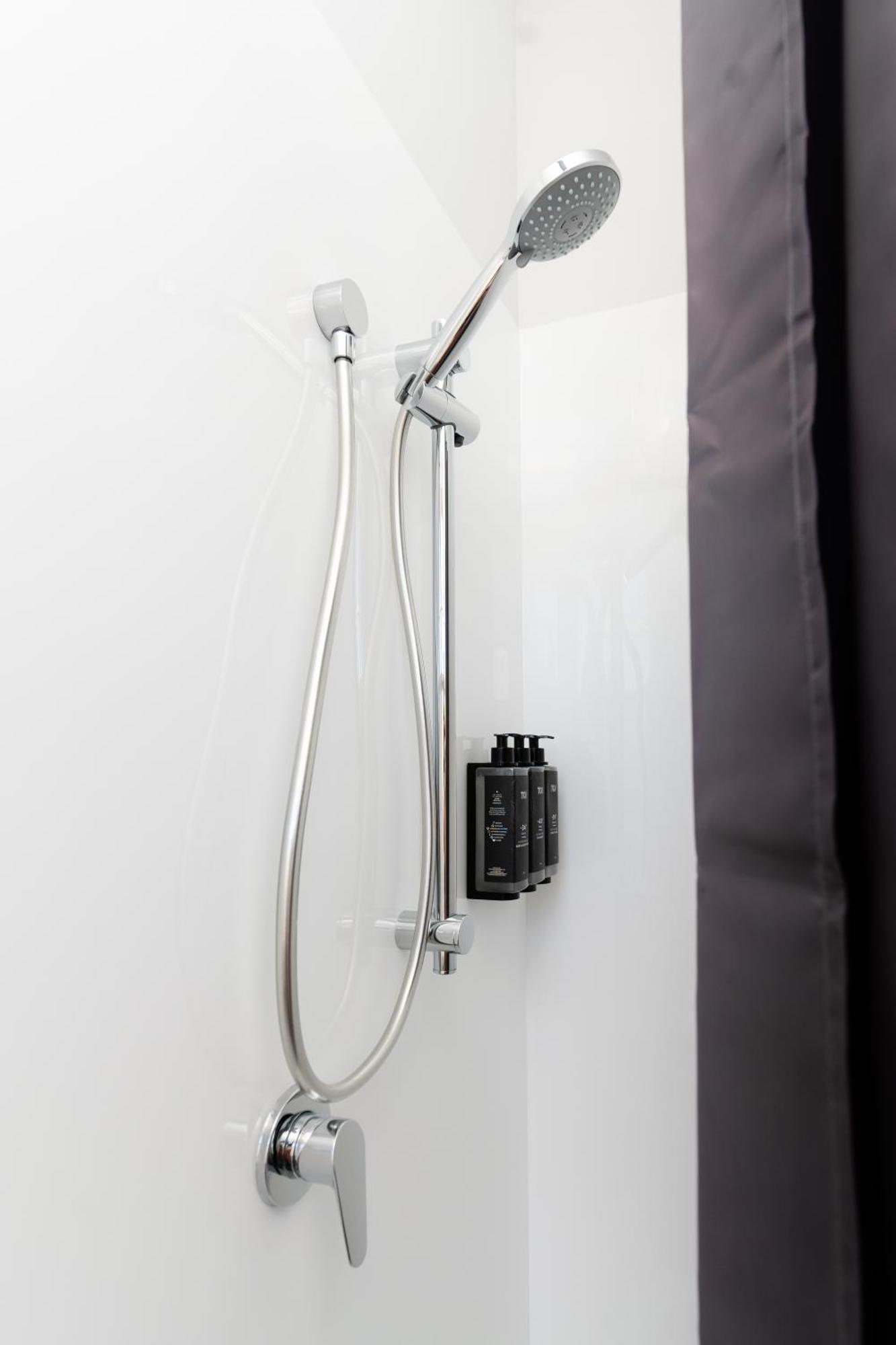 بيت شباب واي إتش إيه روتوروا الغرفة الصورة Shower rail