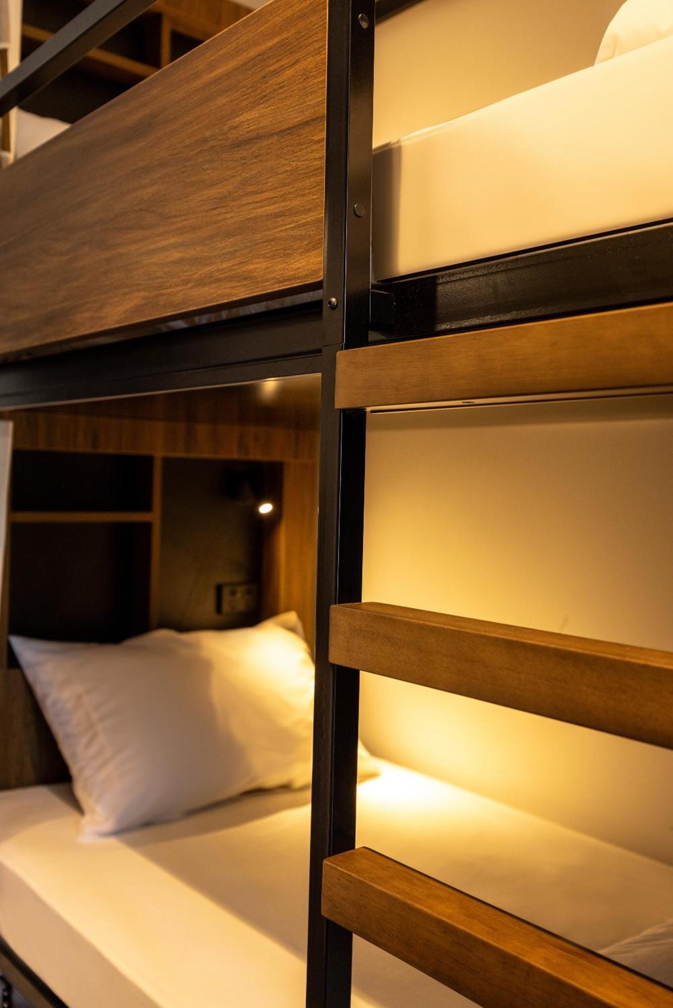 بيت شباب واي إتش إيه روتوروا المظهر الخارجي الصورة A capsule hotel in Tokyo