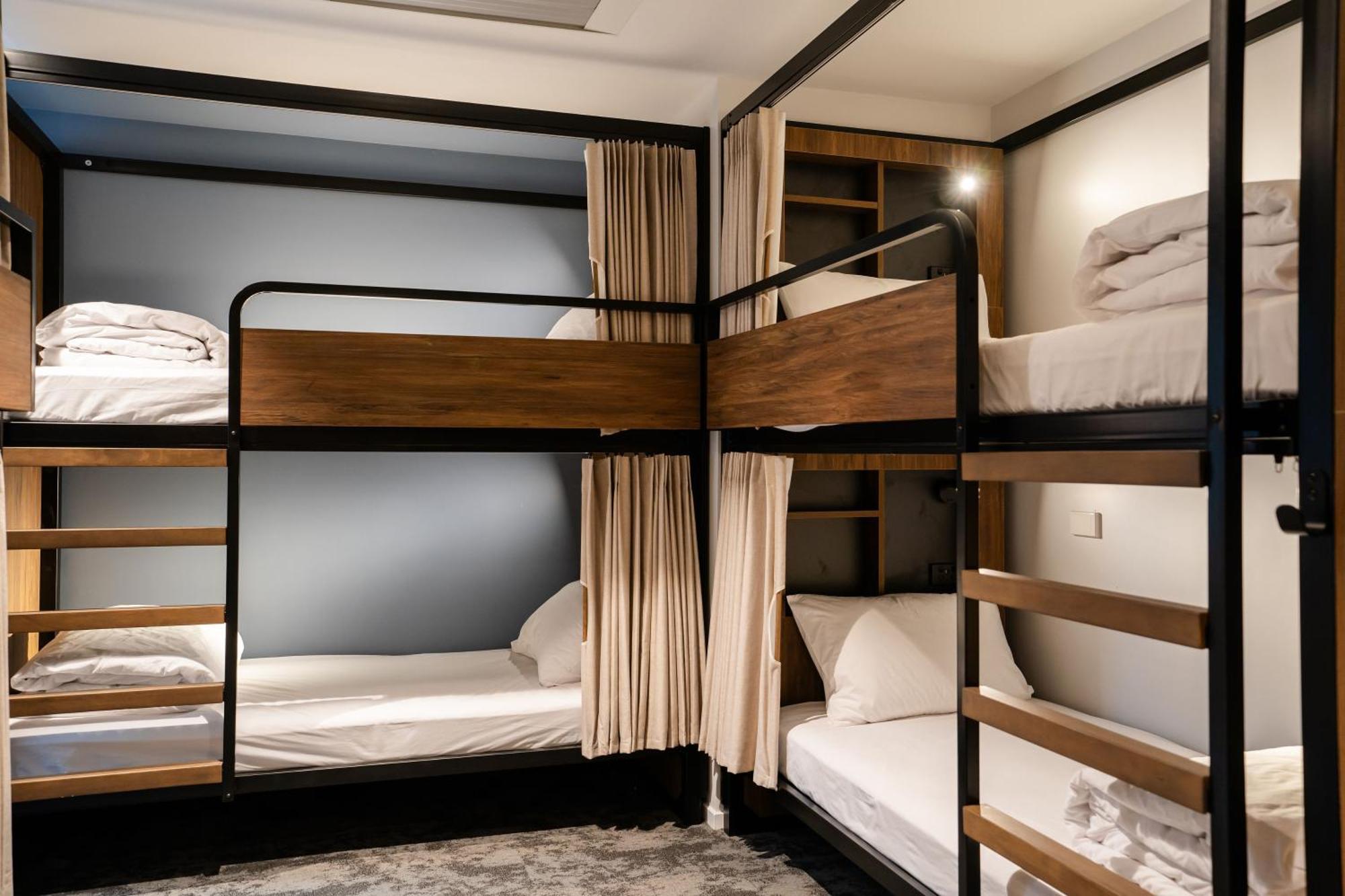 بيت شباب واي إتش إيه روتوروا المظهر الخارجي الصورة A capsule hotel in Tokyo